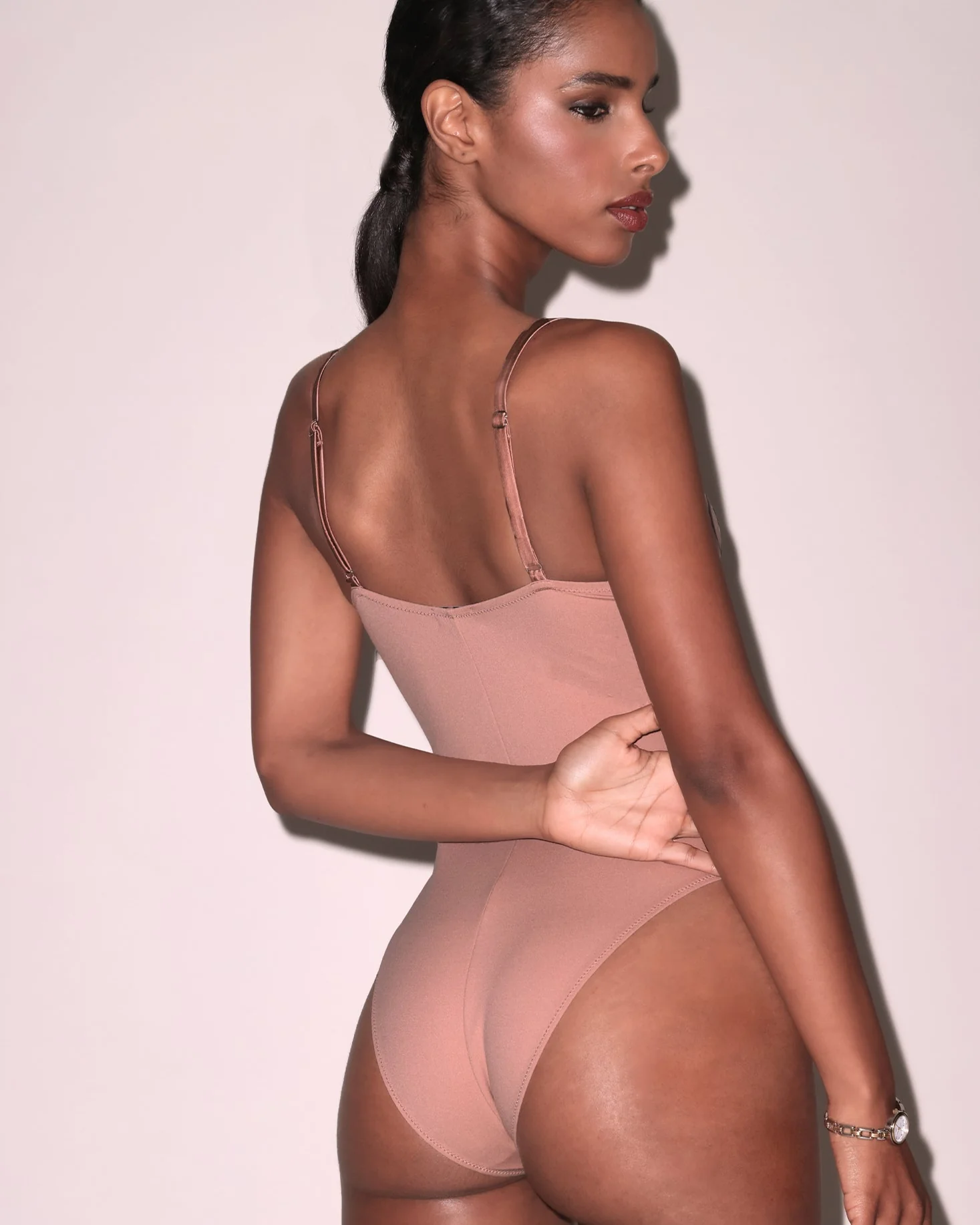 Fleur du Mal: Le Stretch Micro Seduce U Plunge Bodysuit - Tan - Image 4