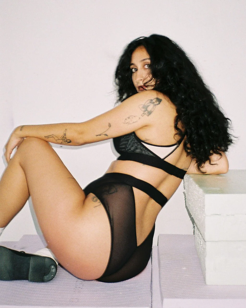 La Fille d'O: I Want High-Waisted Mesh Brief - Black - Image 3